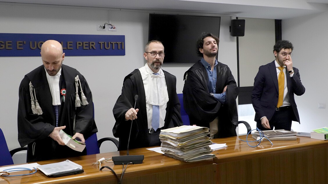 Processo Casapound, 12 condanne per la riorganizzazione del partito fascista - Notizie - Ansa.it