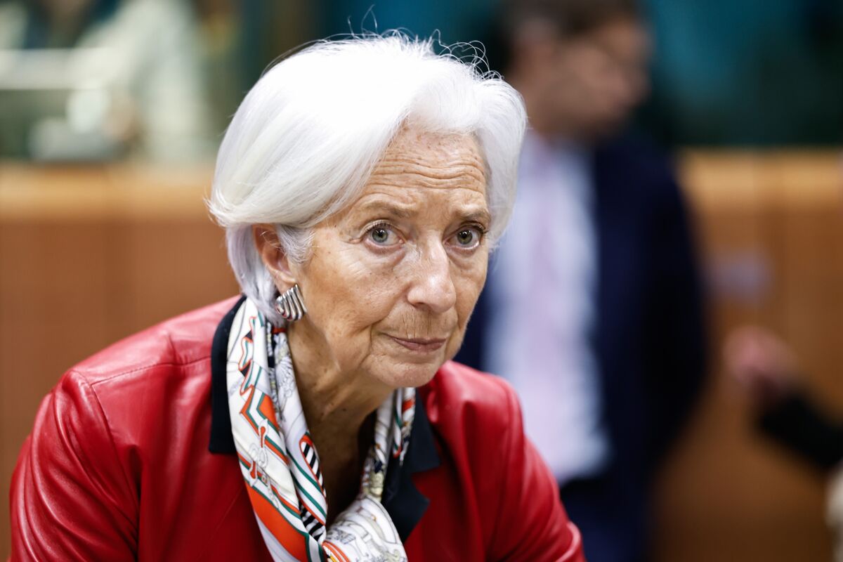 Lagarde Reported to Consider Early Exit