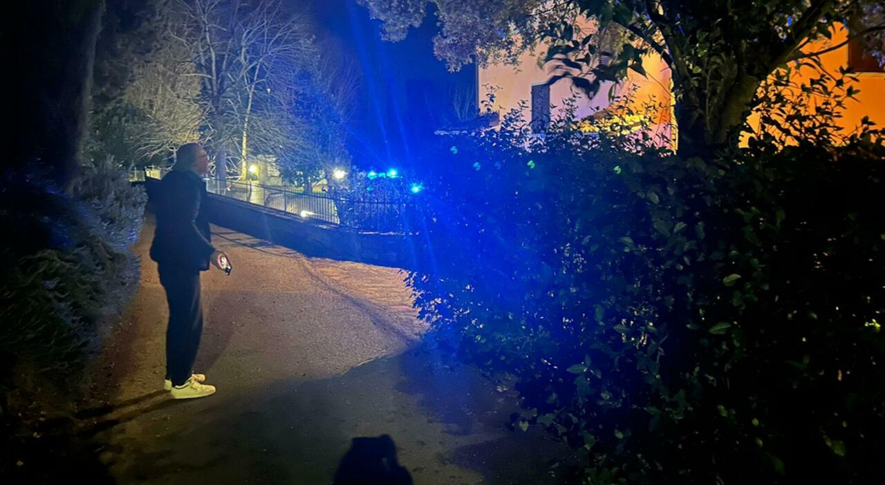 Ladro tenta furto in villa ad Arezzo, proprietario spara: il bandito fugge e muore nella rete elettrificata. La vittima è un 46enne albanese