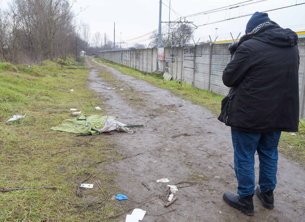 Cosa non torna nella storia dell'uomo ucciso da un poliziotto a Rogoredo