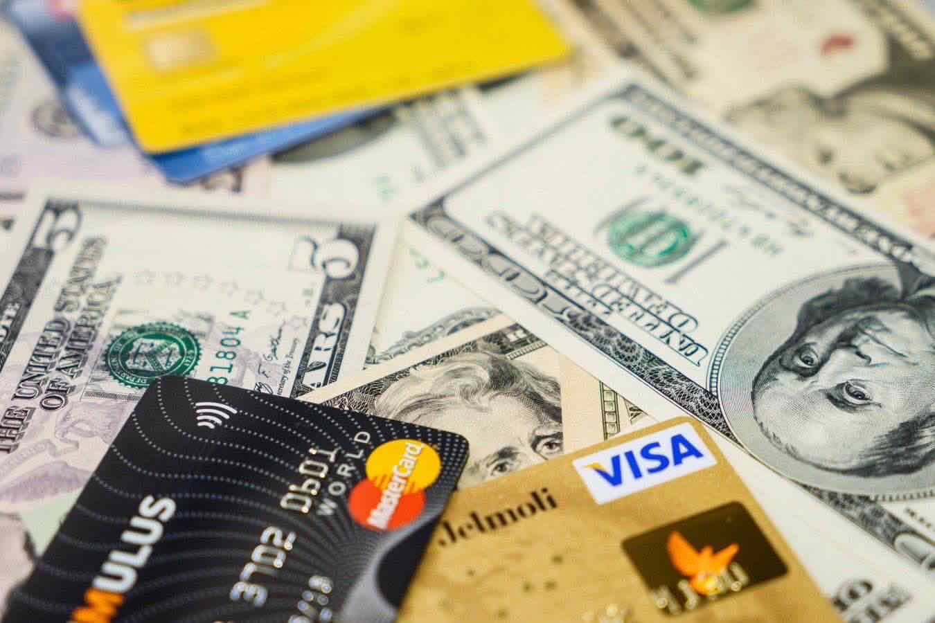 Carte di credito, banche e riserve: così gli Stati Uniti possono bloccare i conti correnti dei cittadini