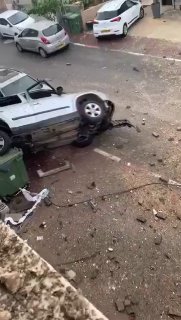🇮🇱 ISRAELE - Dalla città di Kfar Qasim, in Israele, stanno emergendo testimonianze video che documentano le conseguen...
