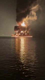 STRETTO DI HORMUZ - Una nave mercantile battente bandiera thailandese è stata attaccata e successivamente si è arenat...