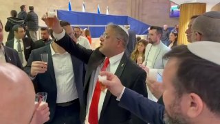 BRINDISI ALLA PENA DI MORTE - Il Ministro della Sicurezza Interna Itamar Ben-Gvir brinda all'adozione da parte della ...