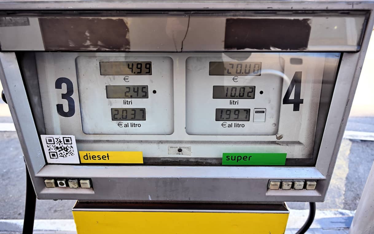 Carburante esaurito ai distributori di benzina, cosa sta succedendo