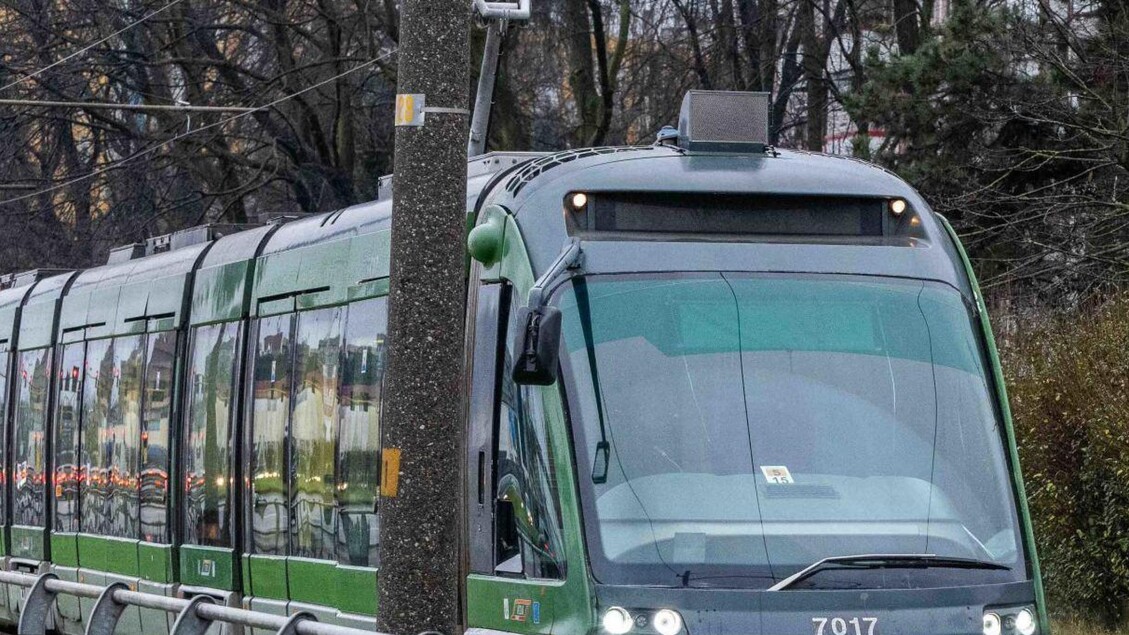 Altro tram esce dai binari a Milano, terzo incidente in dieci giorni - Notizie - Ansa.it