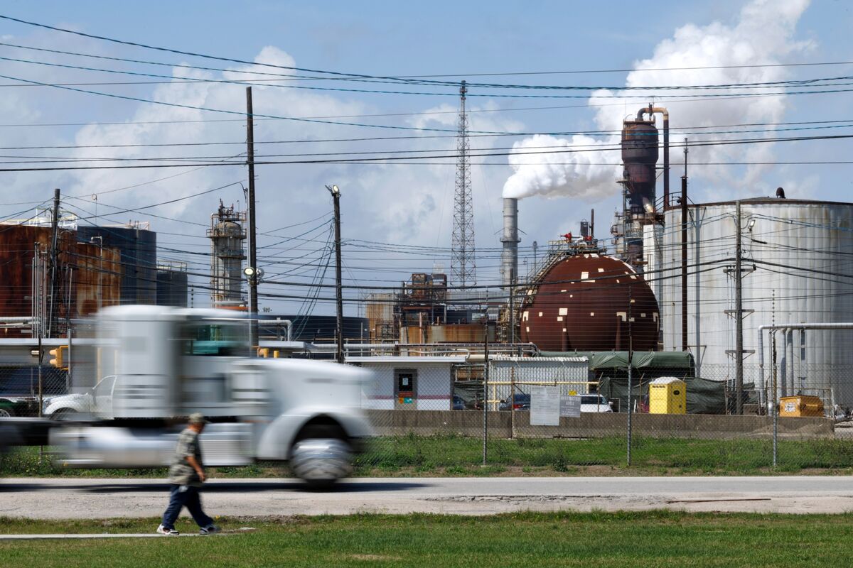 Traders Warn $100 Oil Is Imminent If Iran War Keeps Raging