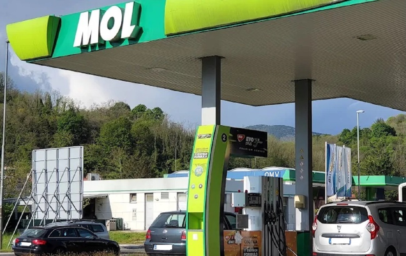 Slovenia, scatta il razionamento del carburante: in alcuni distributori massimo 30 litri