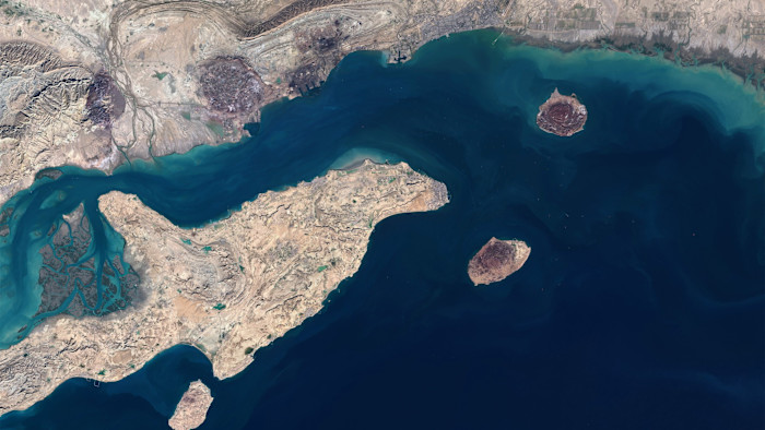 Iran allows handful of favoured ships through Strait of Hormuz