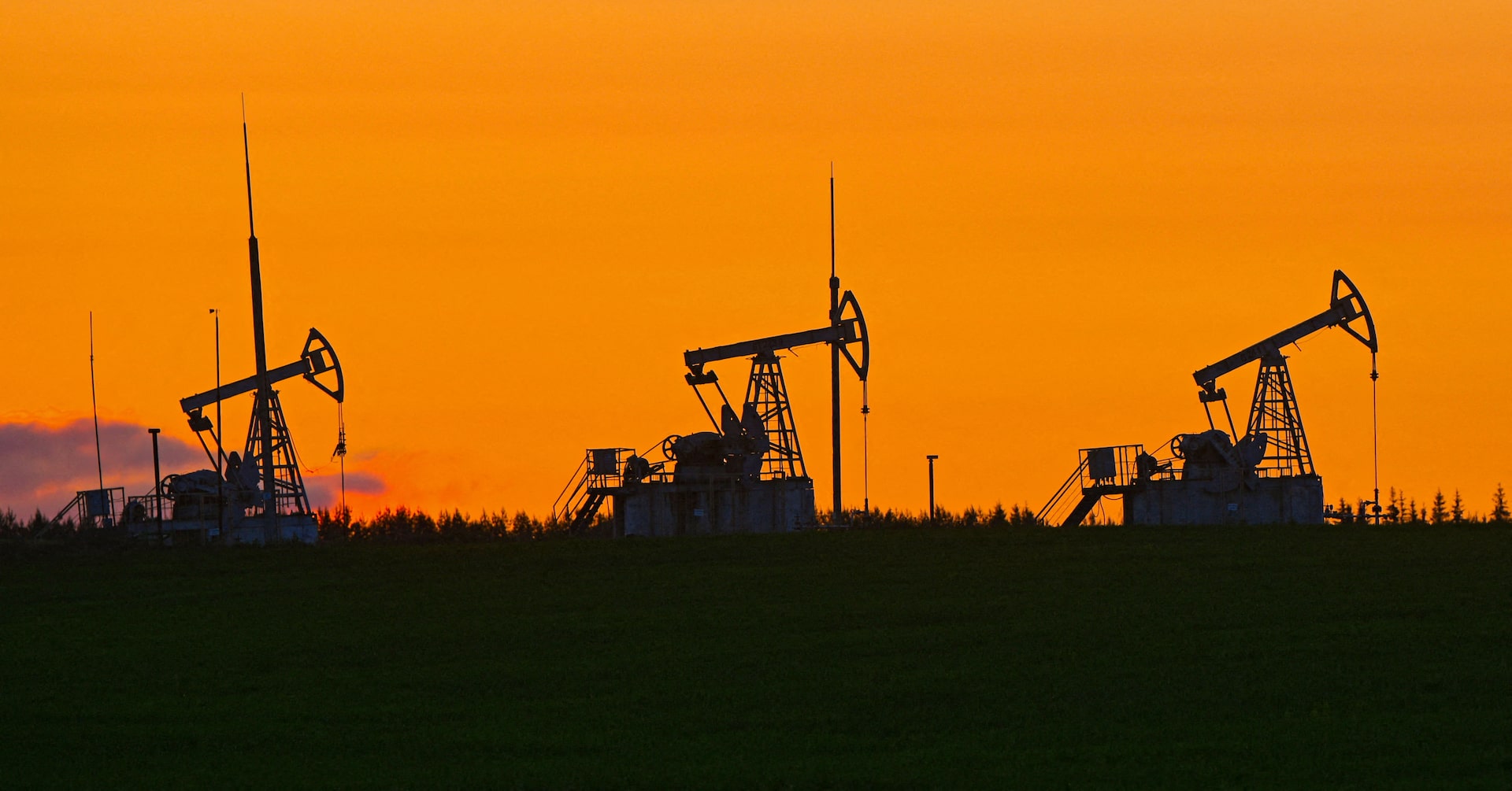 Oil surges, stocks slide as conflict grips Middle East