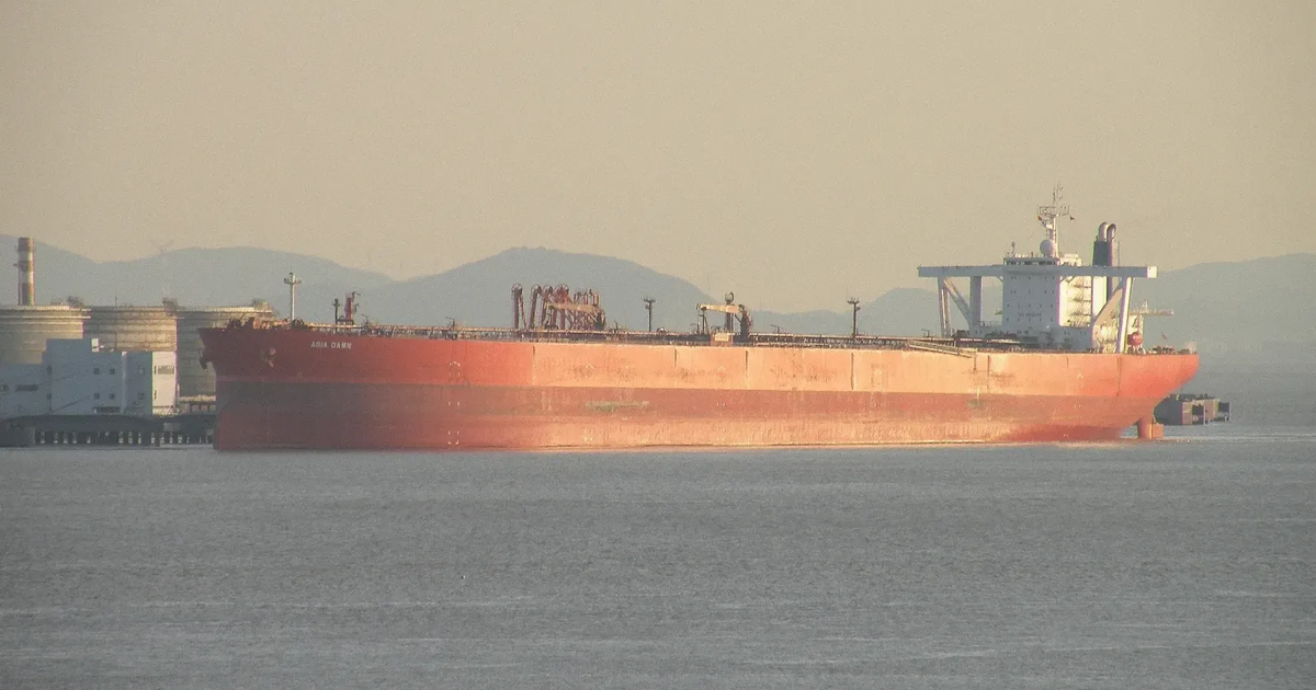 Iran claims oil tanker transits Strait of Hormuz amid U.S. blockade on Iranian ports