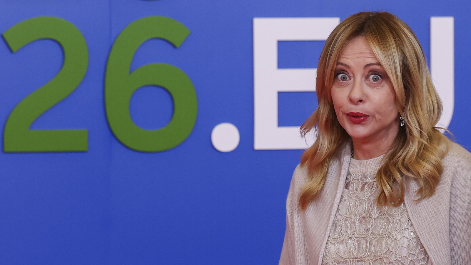 Papaveri e papere. Meloni vs Istat, il tè verde di Freni, torna Pichetto e nuovi "maradona" in politica