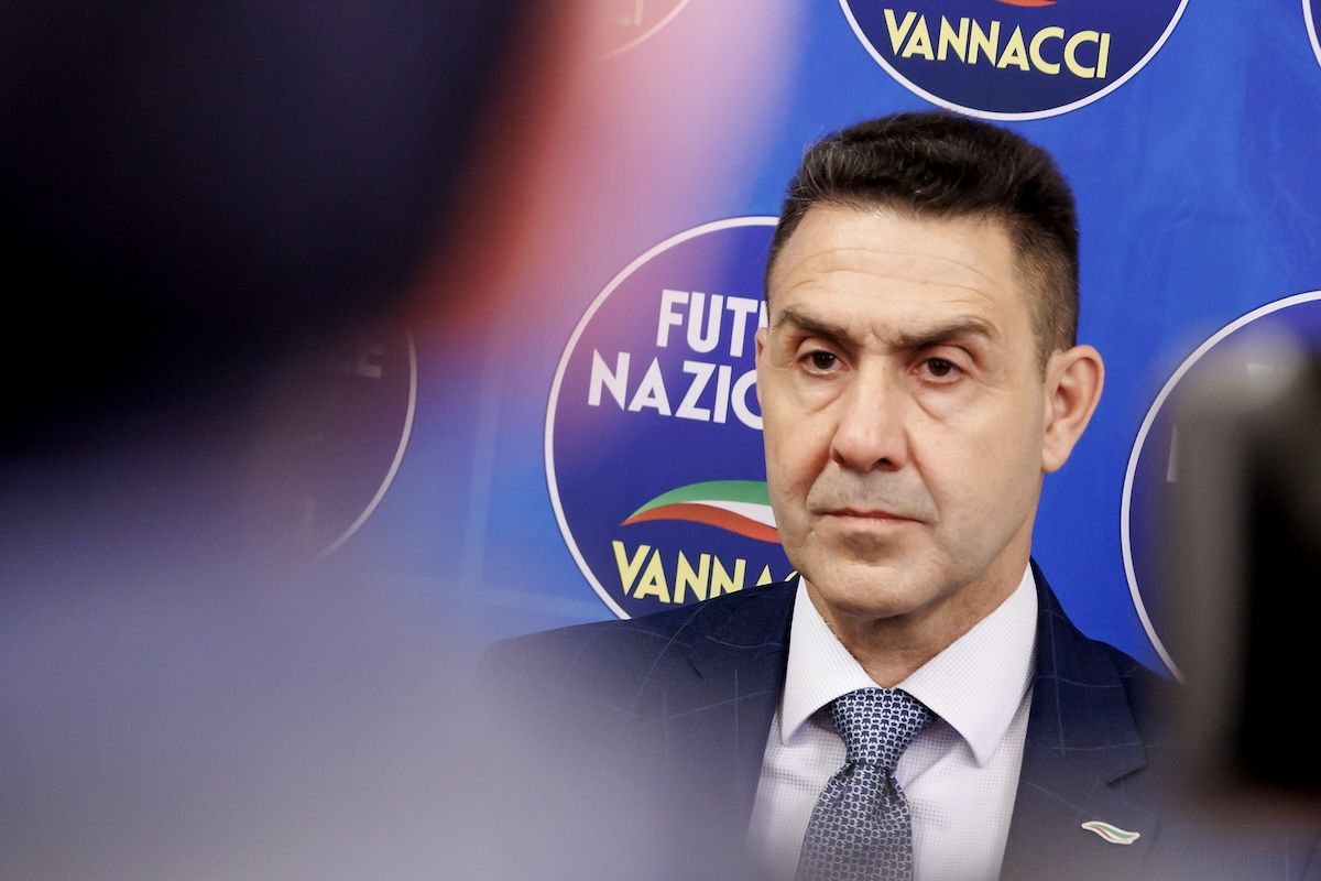 Vannacci ha dovuto togliere l'immagine del David dalla sua sede di Firenze