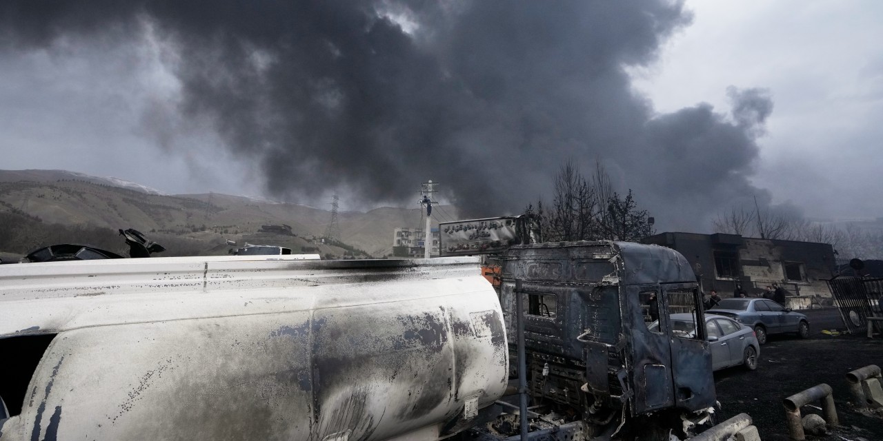 Trump Bets Economic Pain Will Finally Force Iran to Reopen Strait