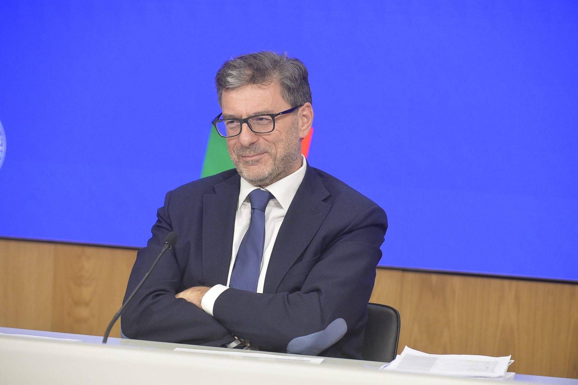 Energia: Giorgetti propone clausole di salvaguardia e tassa extraprofitti Ue