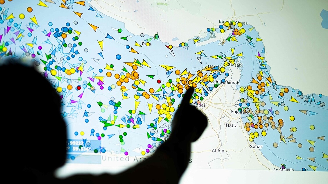 Una nave francese colpita nello Stretto di Hormuz, equipaggio ferito - Notizie - Ansa.it