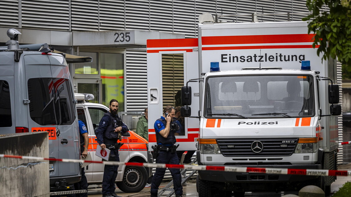 Uomo accoltella tre persone in Svizzera gridando Allah Akbar, arrestato - Ultima ora - Ansa.it
