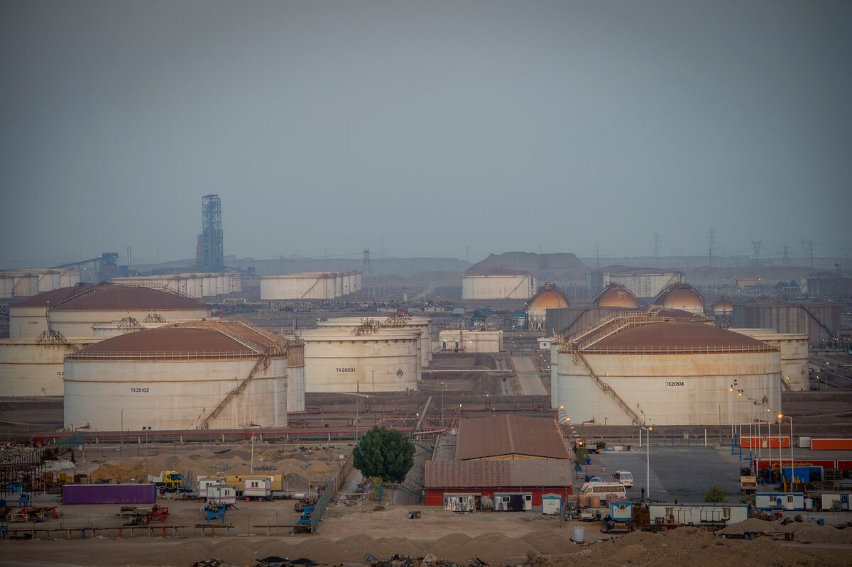 OPEC Output Falls to New 36-Year Low on Iran War, Survey Shows