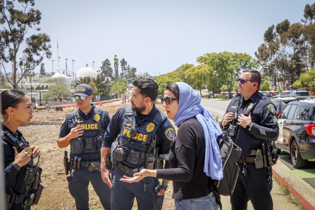 Odio per l'Islam e armi rubate: chi sono i 2 giovani dell'attacco al centro di San Diego