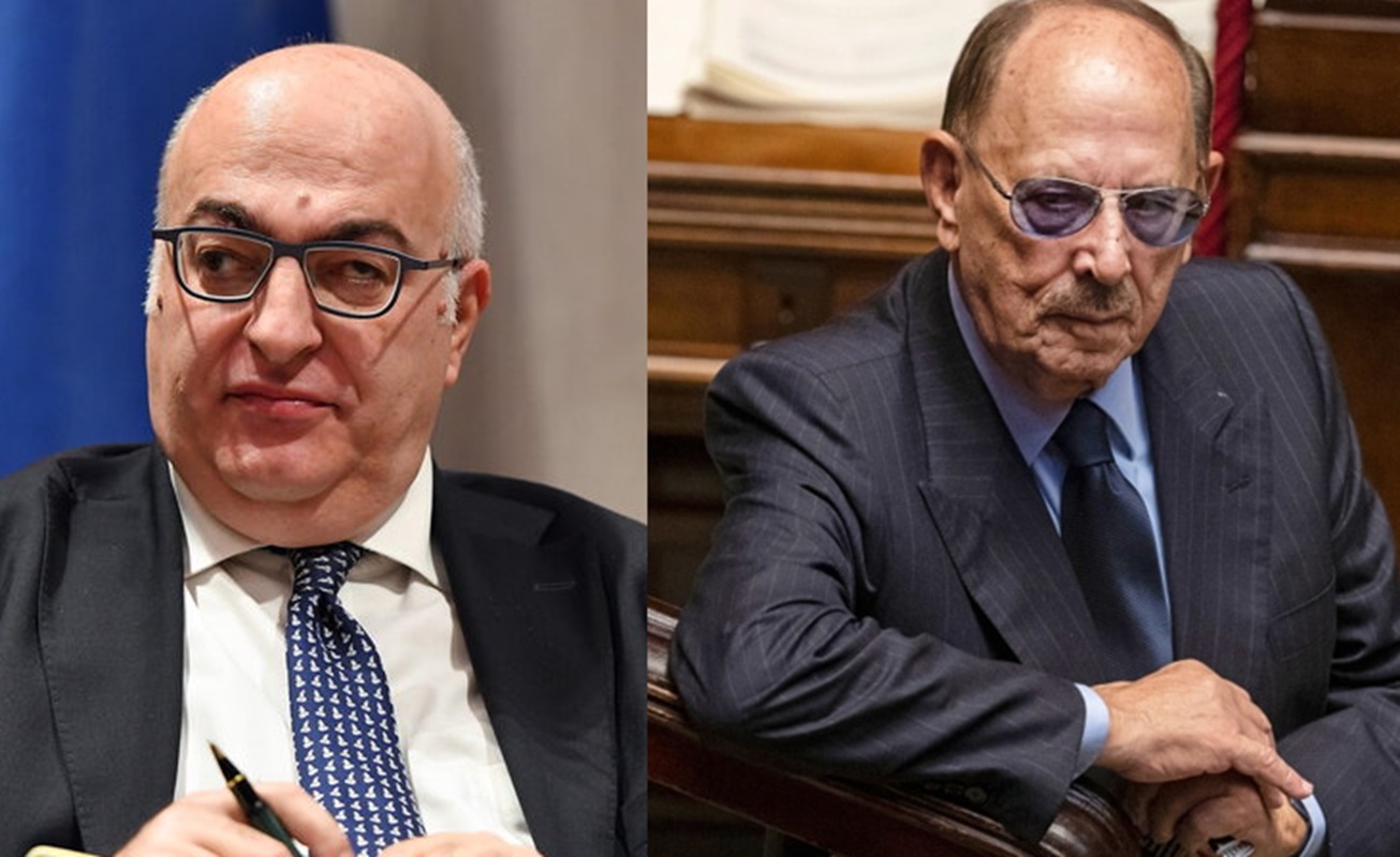Le «due parole» di Mario Sechi sul licenziamento da Libero e la replica: «Una sceneggiata»