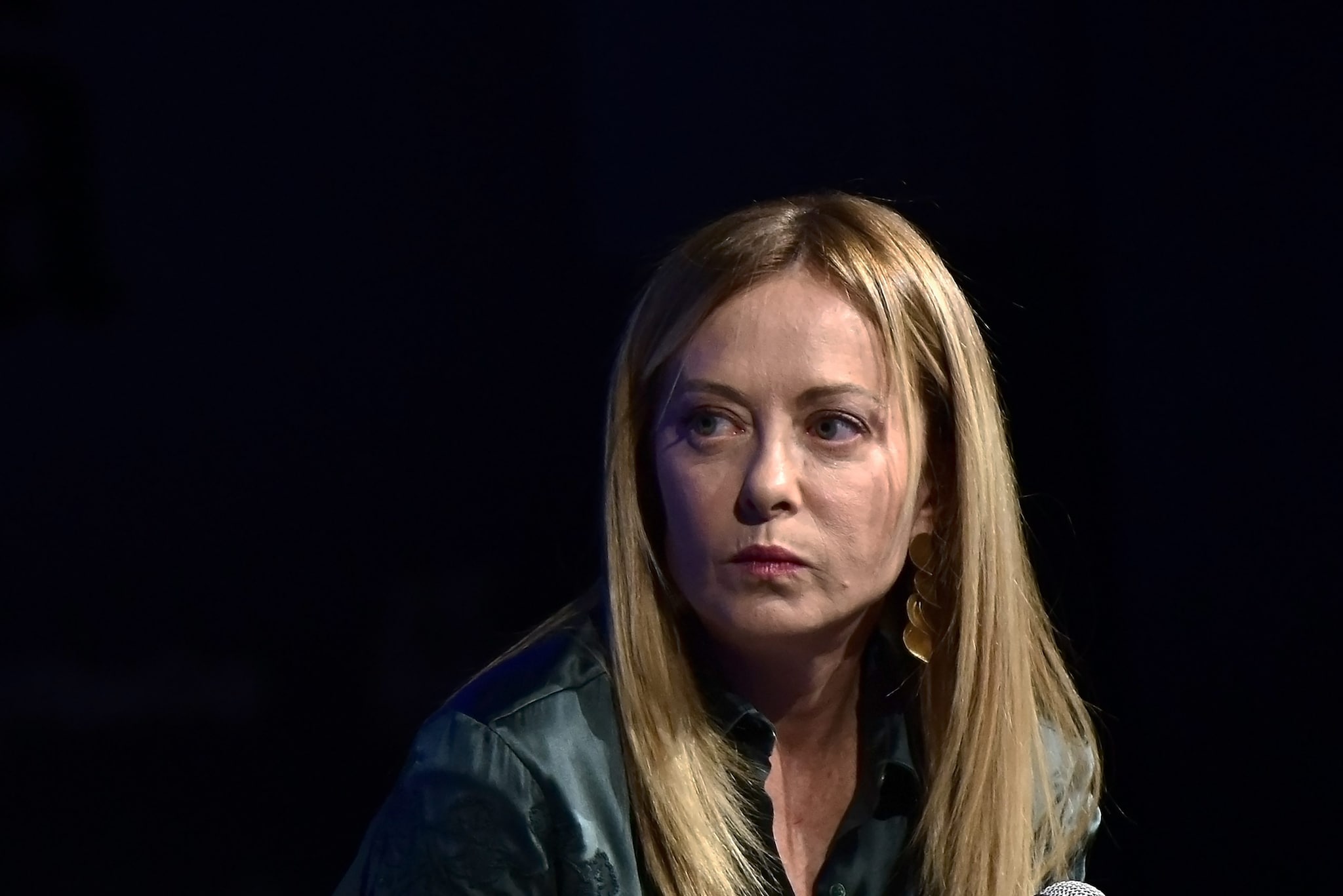 Lei ci mette la faccia, gli alleati la sfiduciano lo stesso col voto segreto: è il naufragio di Giorgia Meloni