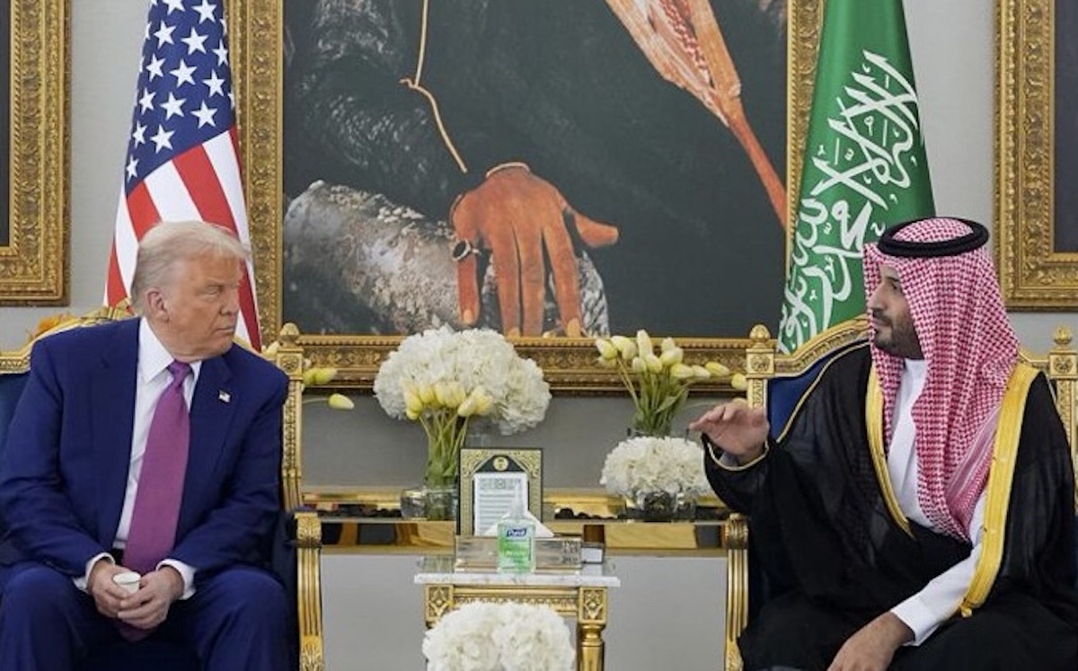 Trump frena sul nucleare all'Arabia Saudita: «Ok solo se riconosce Israele». Esulta Netanyahu