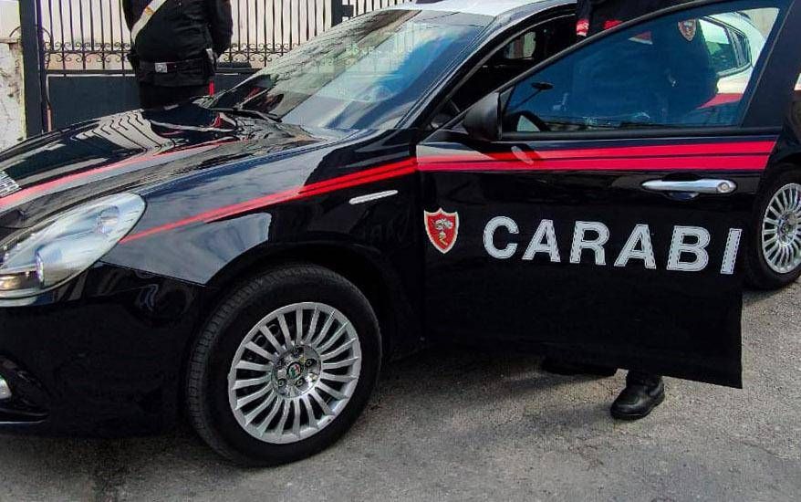 Accoltellato durante rissa tra giovani in piazza a Trani, morto 18enne
