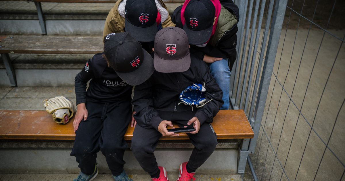 L'Alto Adige va verso il divieto dei social per gli under 15