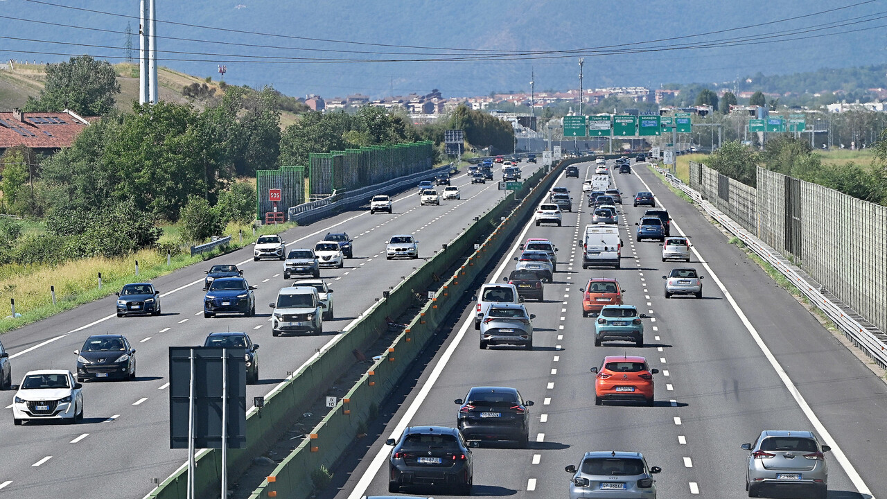 Facile.it, ad agosto spenderemo 1 miliardo in più di carburante rispetto al 2025 - Ultima ora - Ansa.it