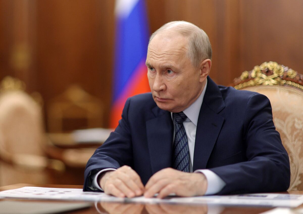 Putin Moves to Escalate War in Ukraine as Talks at Dead End