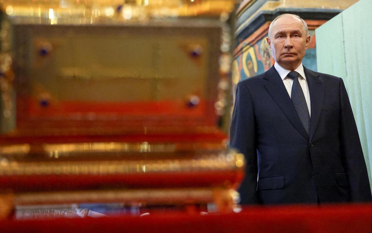 Sabotaggi alle fabbriche d'armi europee: l'ombra della Russia dietro le esplosioni, con il reclutamento di gang locali