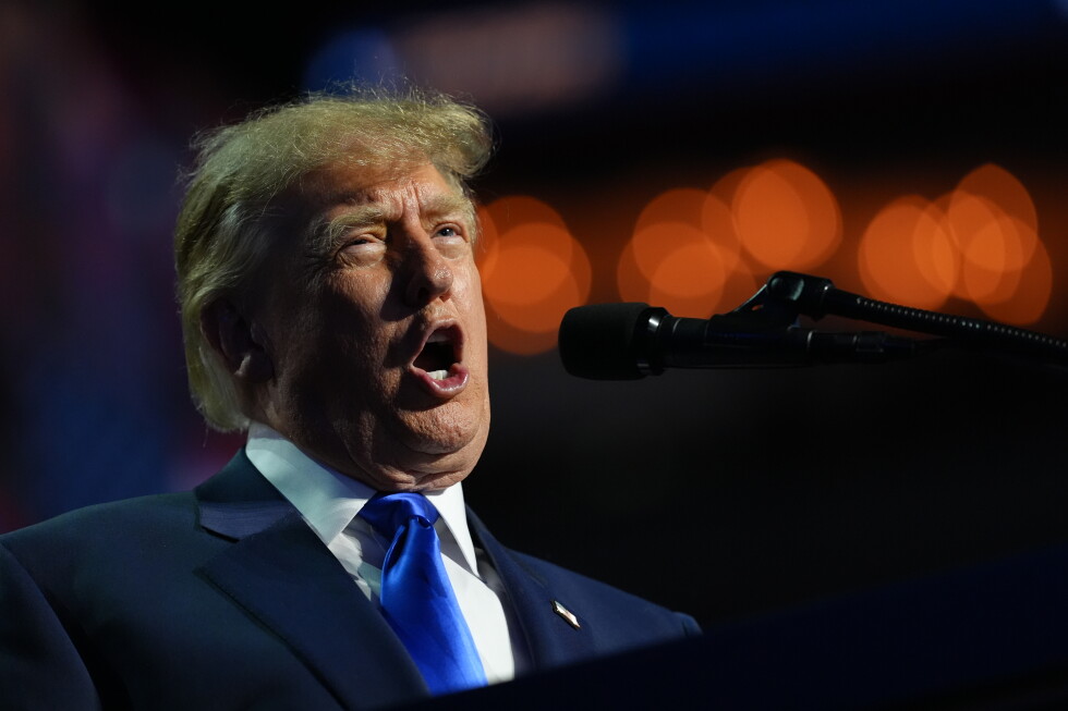 Trump, hoping to salvage midterms, makes dubious pledge to give every US adult $5,000 if GOP wins