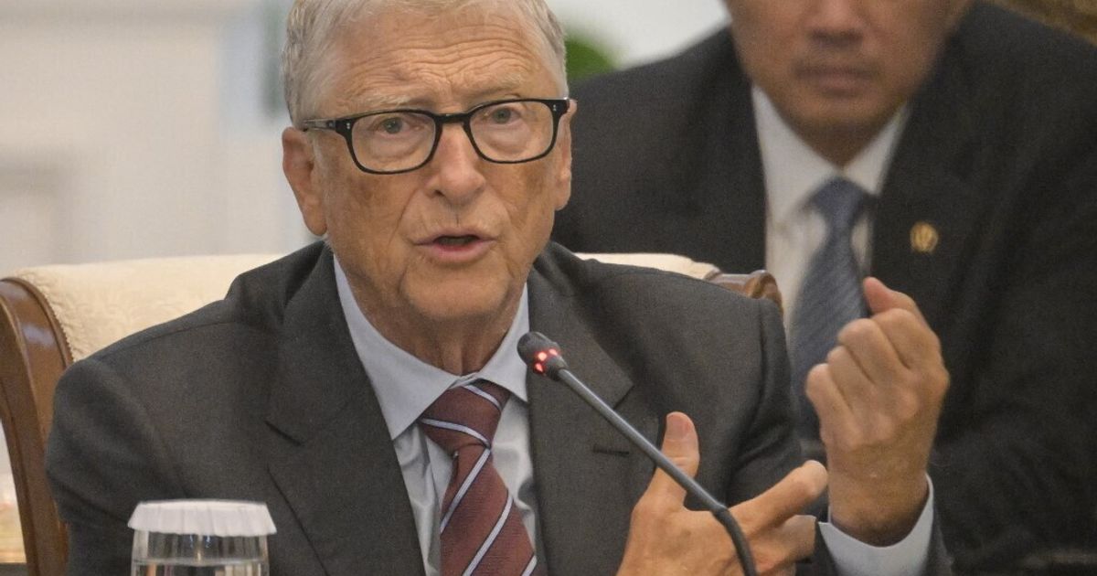 Gates: 'L'IA potrebbe causare miliardi di morti, servono leggi'