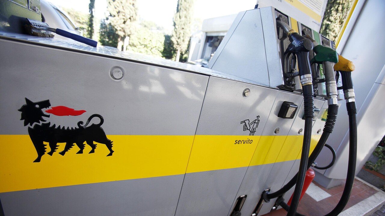 Da domani gasolio più caro, l'Eni mette un tetto ai prezzi - Notizie - Ansa.it