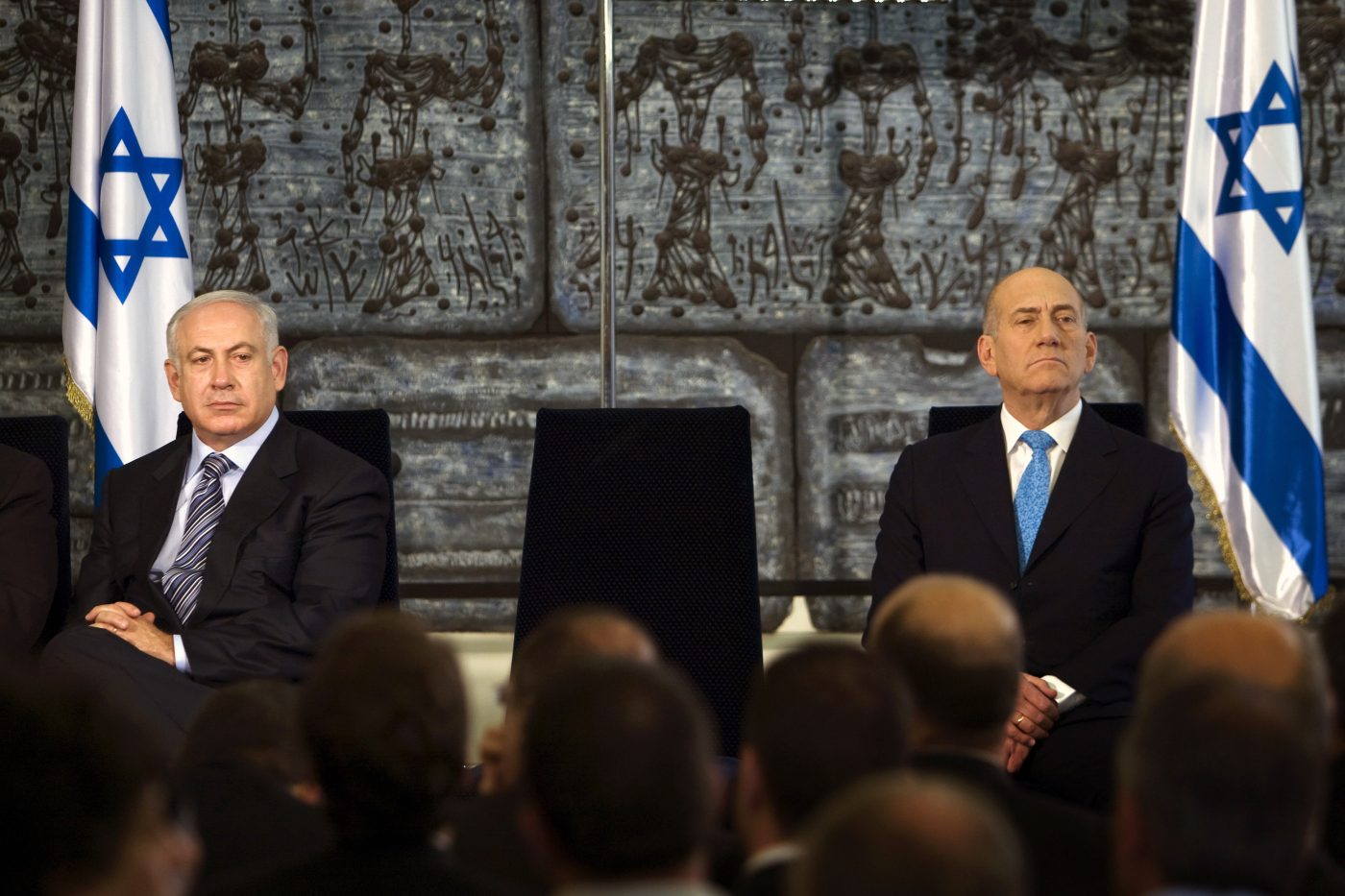 L’ex premier israeliano Olmert: “So che Netanyahu fu avvertito del 7 ottobre. E c’è un testimone importante”