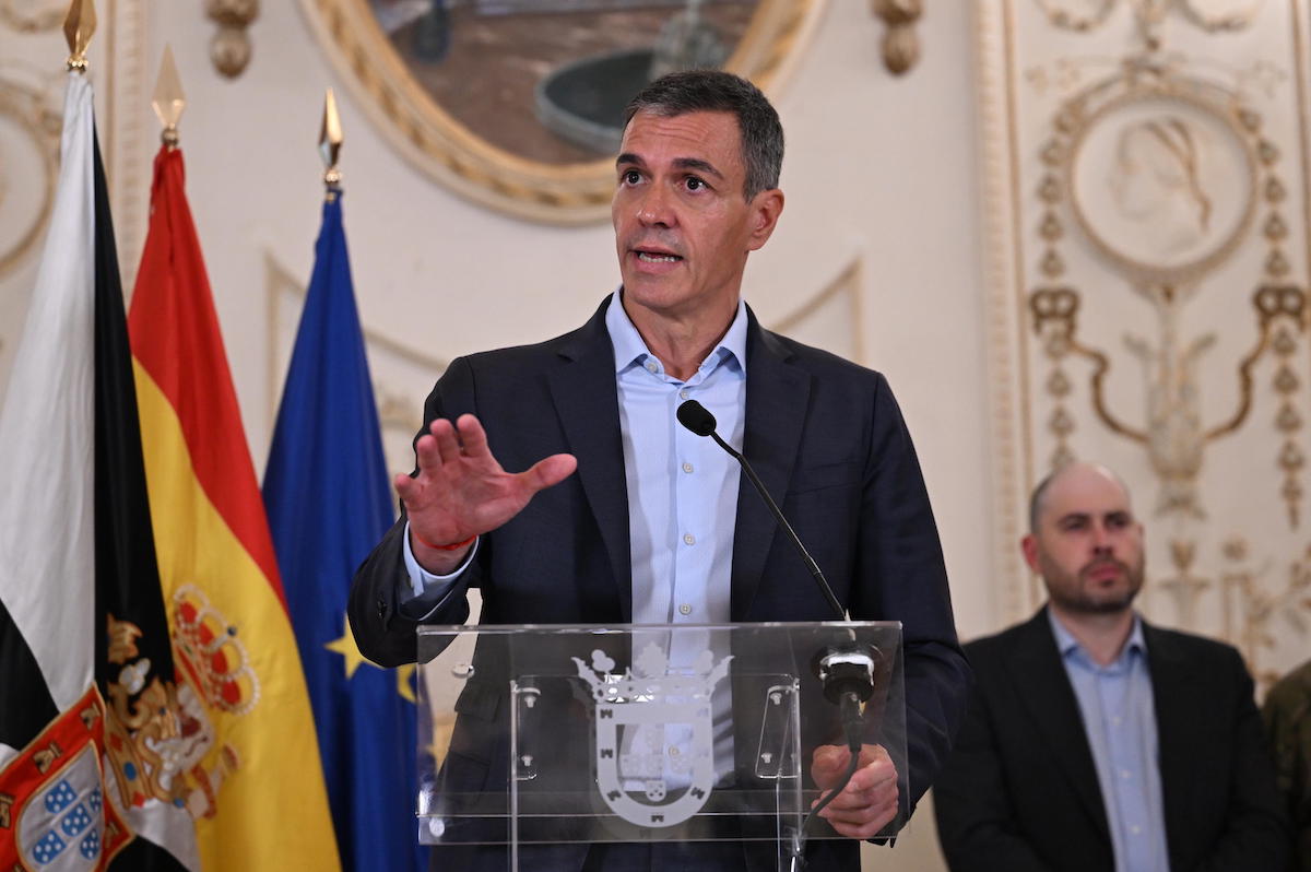 Ceuta, per Sánchez l'invasione ha un disegno: «Reti russe e israeliane dietro le fake news sui migranti»