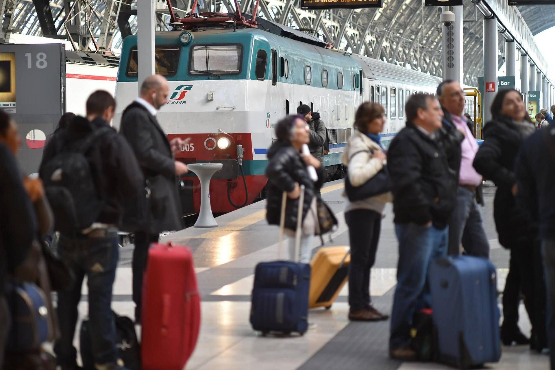 Novembre nero, le date degli scioperi. Dallo stop dei treni agli aerei, dai bus alla scuola