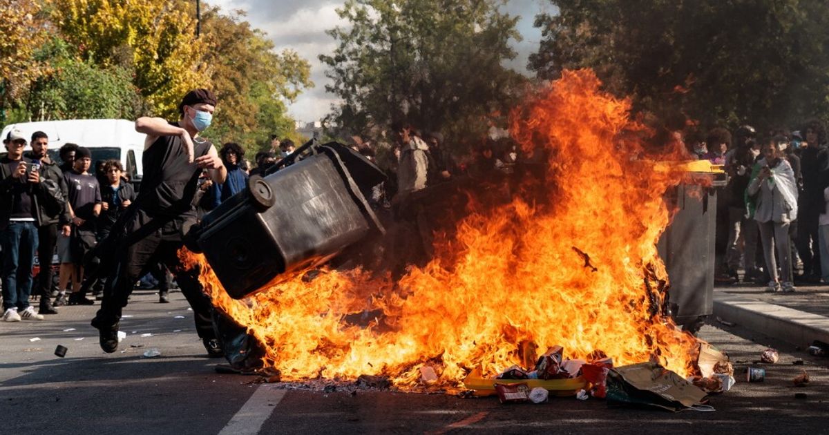 Proteste in Francia, 400 licei chiusi: 40 presidi feriti