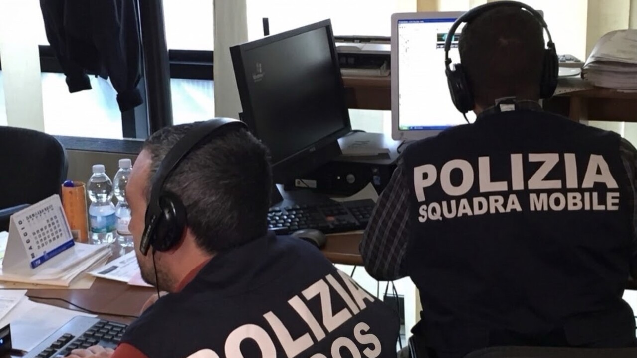 Giovanissimi programmavano saccheggi nei negozi, blitz a Bari - Notizie - Ansa.it