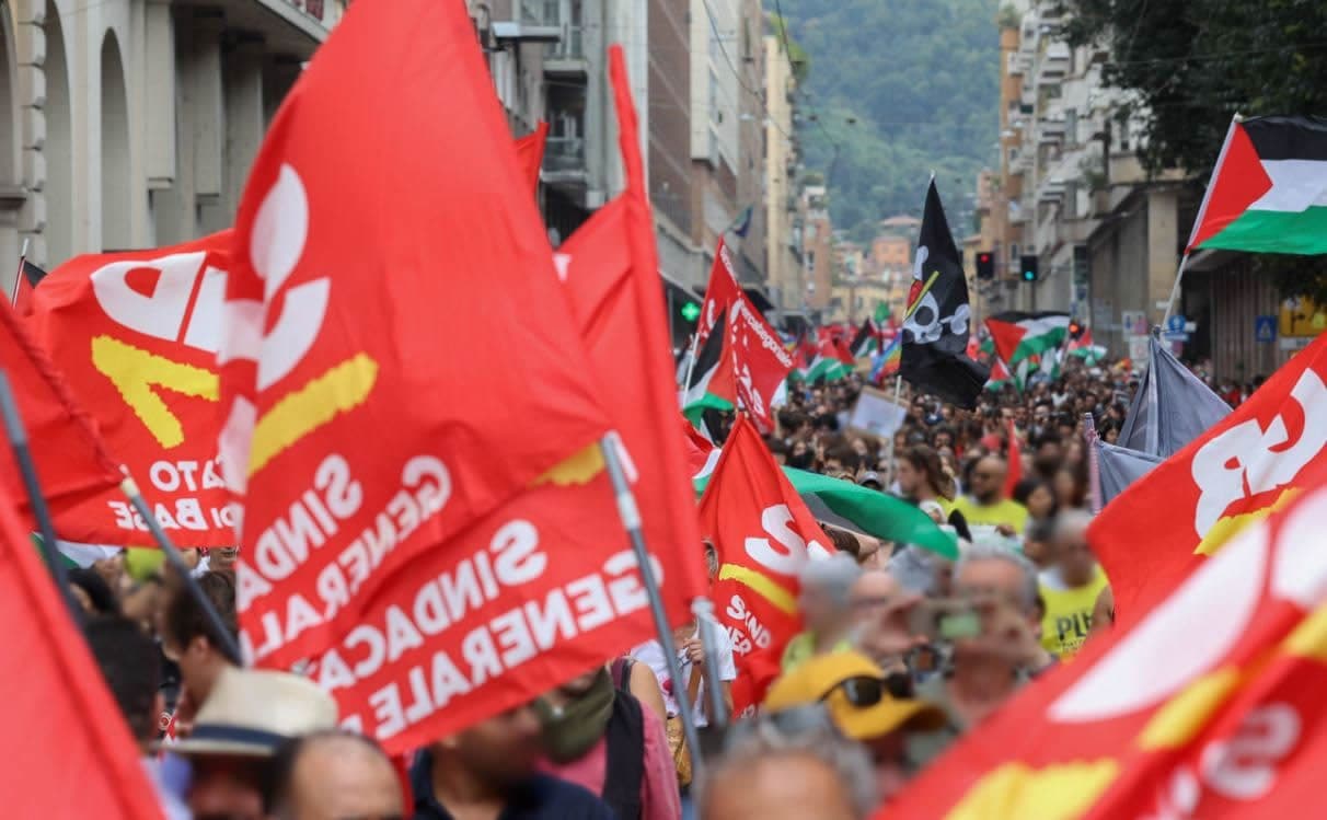 Sciopero generale il 30 ottobre, chi si ferma: esclusi treni e trasporti, orari e manifestazioni in Italia