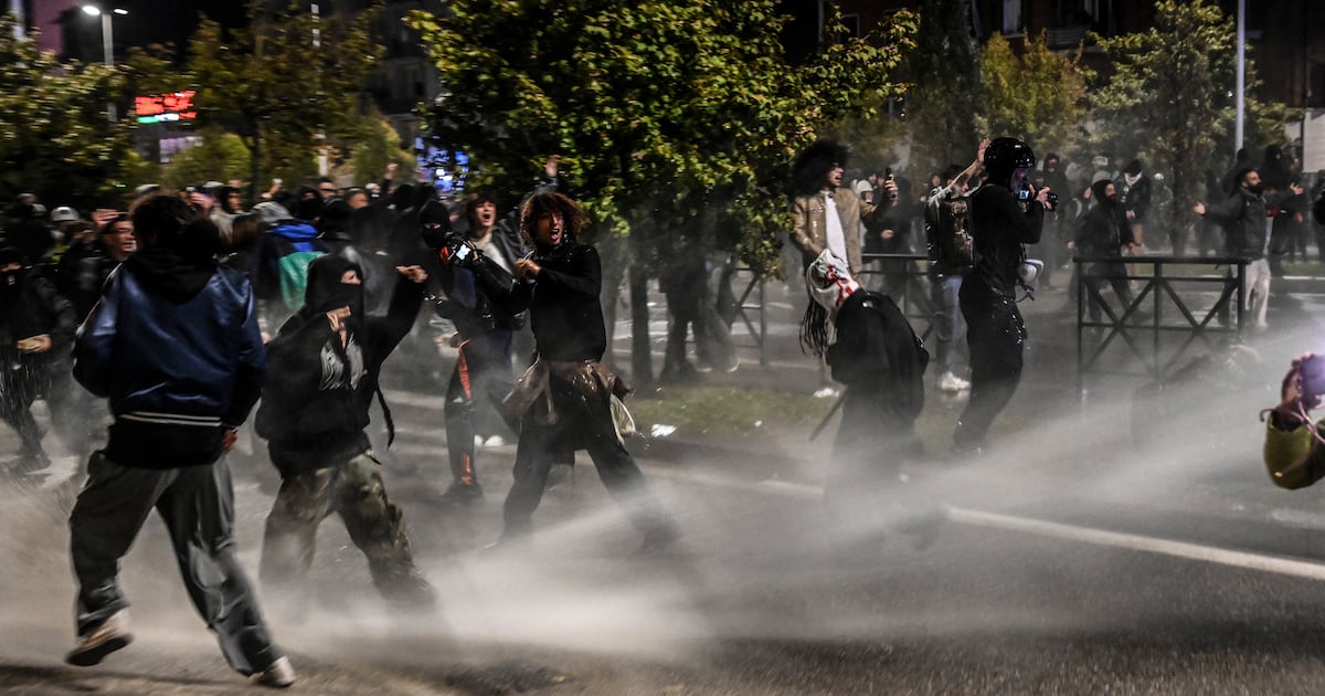 “Autorizzare l’uso dei proiettili di gomma”. Gli agenti chiedono di cambiare le regole di ingaggio