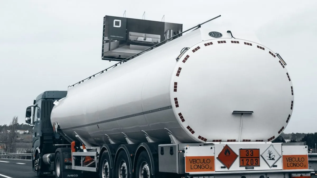 DIESEL, LA CRISI PUÒ DURARE UN ANNO | "Raffinazione e guerra spingono l’Europa verso la stagflazione"
