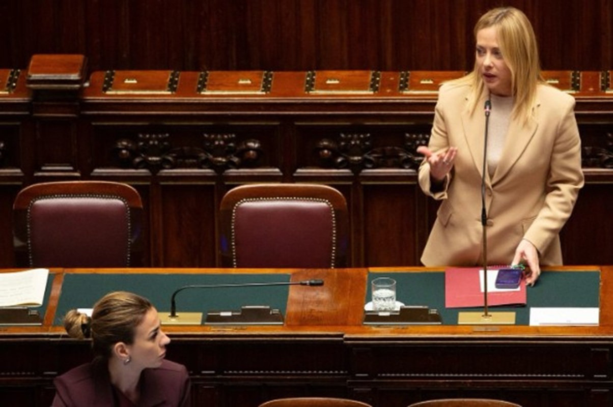 Giorgia Meloni contro Trump e Putin per stanare Vannacci: «A chi risponde?»