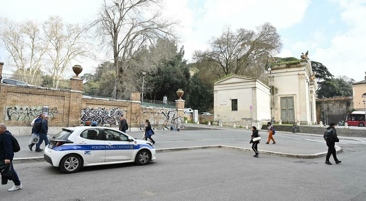 La ragazza fermata dalla polizia per una felpa nera