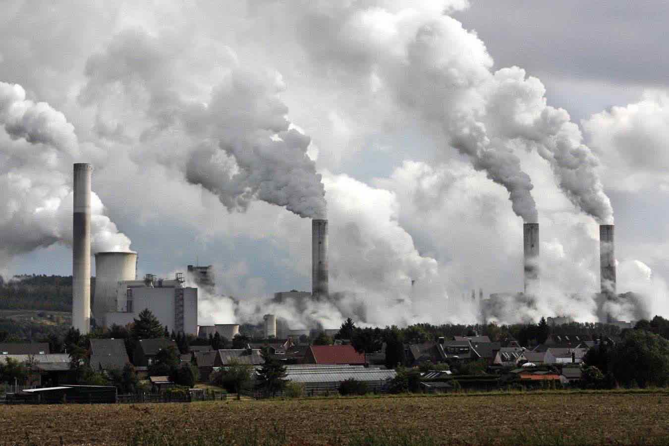 Nuovo record di gas serra in atmosfera, l'allarme Onu: «Il pianeta continuerà a scaldarsi». L’Ue prepara il piano per difendersi